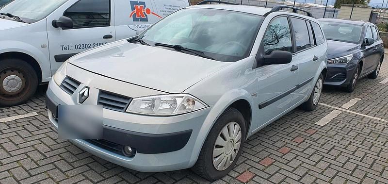 Silber Gebraucht 2004 Renault Mégane GrandTour Kombi | 1.700 € (Fairer Preis) - Bild 1/4