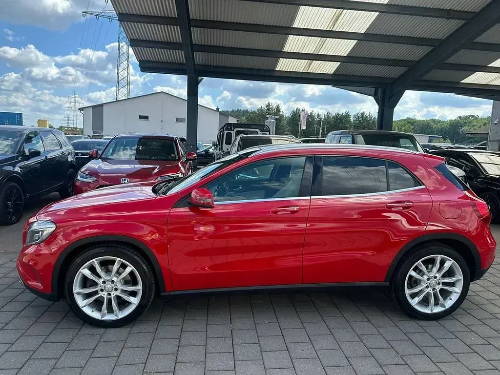 Gebraucht Mercedes GLA250 211 PS (155 kW) 2016 Rot SUV
