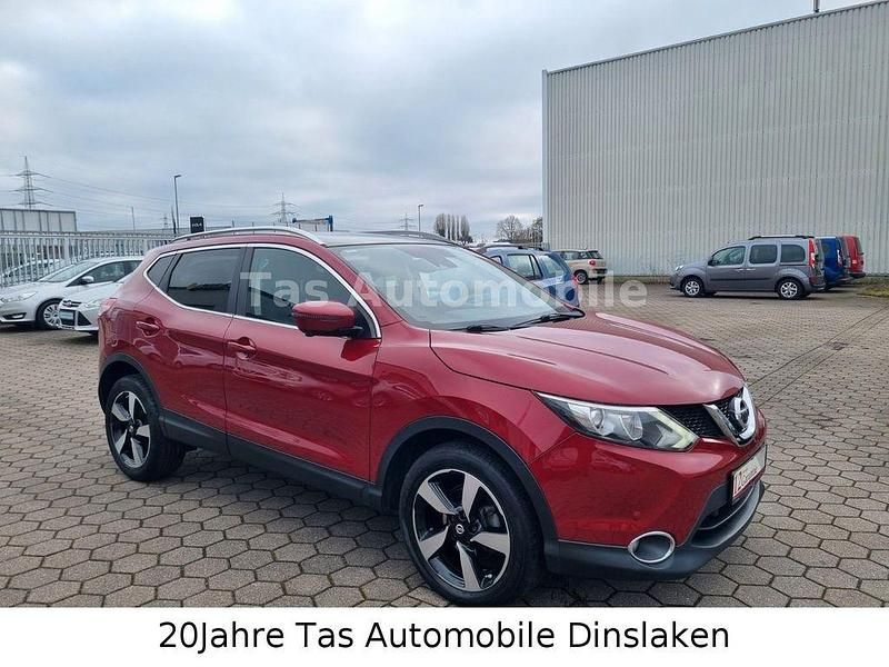 Gebraucht Nissan Qashqai N-Connecta 131 PS (96 kW) 2016 Rot SUV