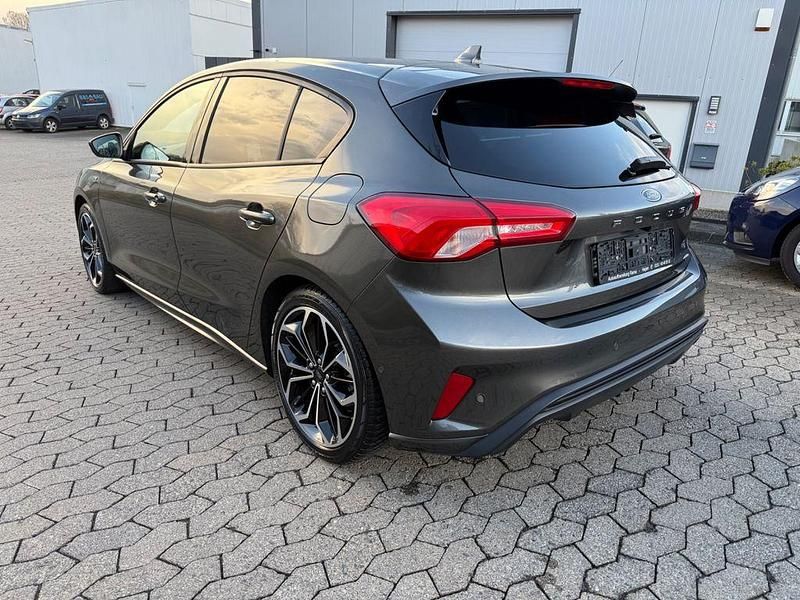 Second-hand Ford Focus ST-Line 182 CP (133 kW) 2020 Gri Berlinǎ