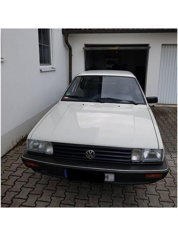 Second-hand VW Passat 72 CP (52 kW) 1988 Alb Berlinǎ