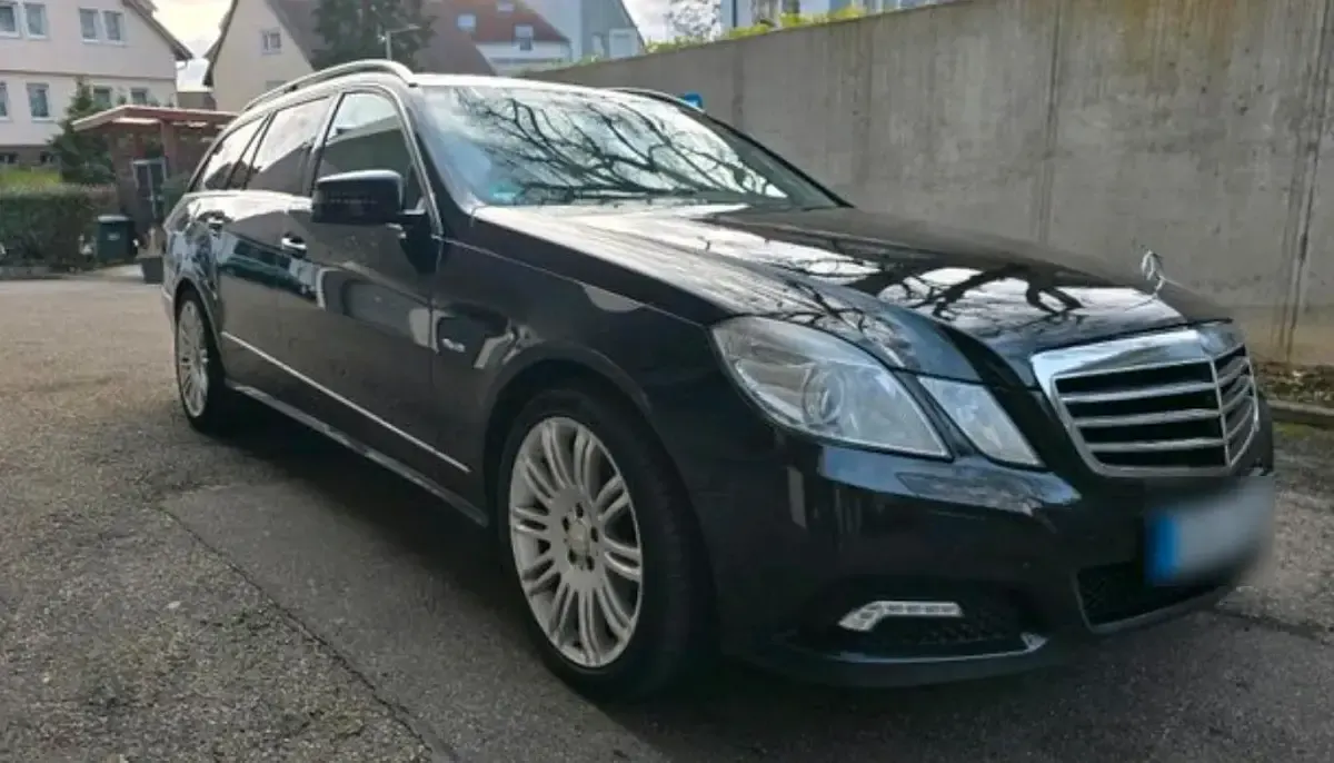 Gebraucht Mercedes E200 136 PS (100 kW) 2011 Schwarz Kombi