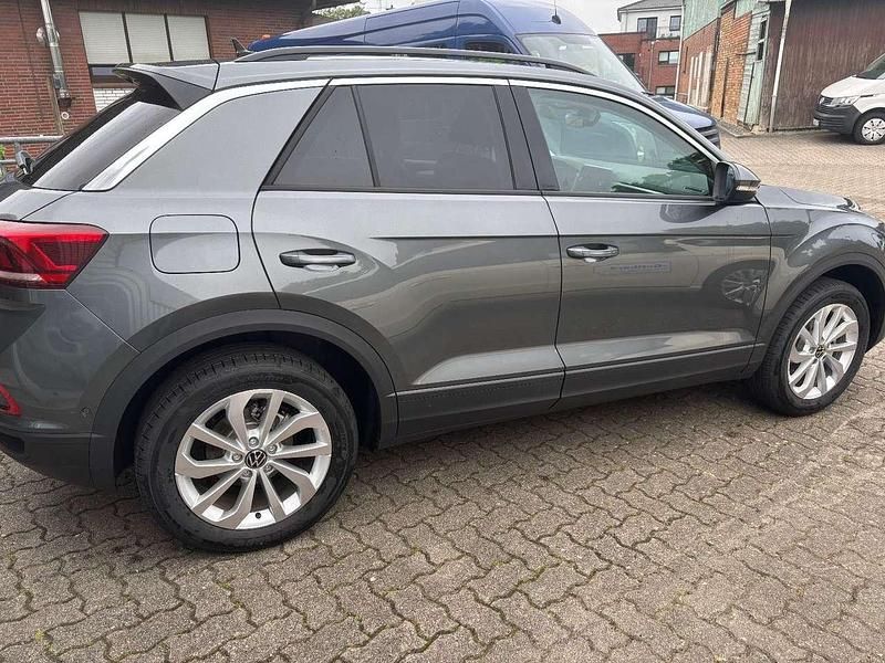 Neu VW T-Roc Life 116 PS (85 kW) 2025 Indiumgrau metallic SUV