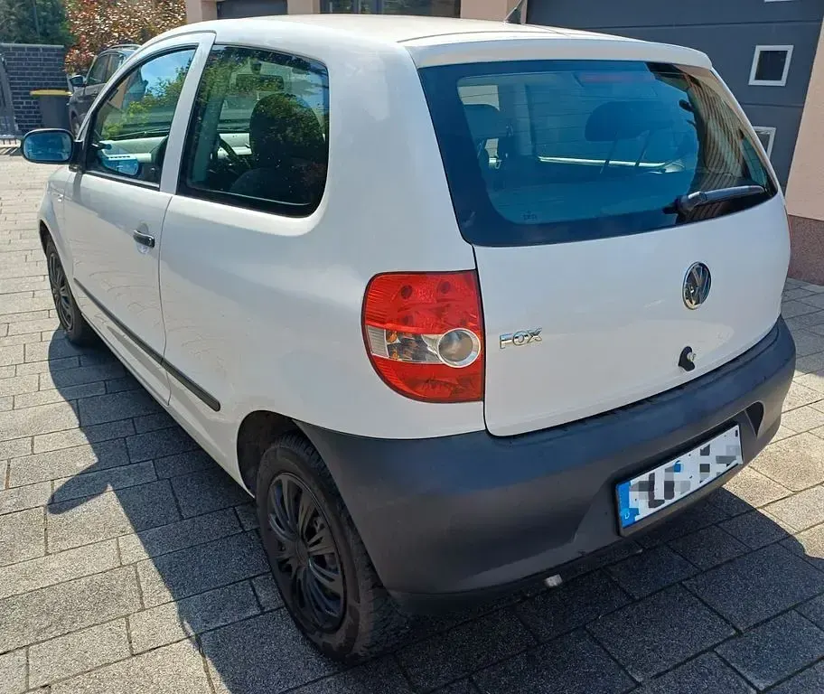 Gebraucht VW Fox Basis 60 PS (44 kW) 2011 Weiß Kleinwagen