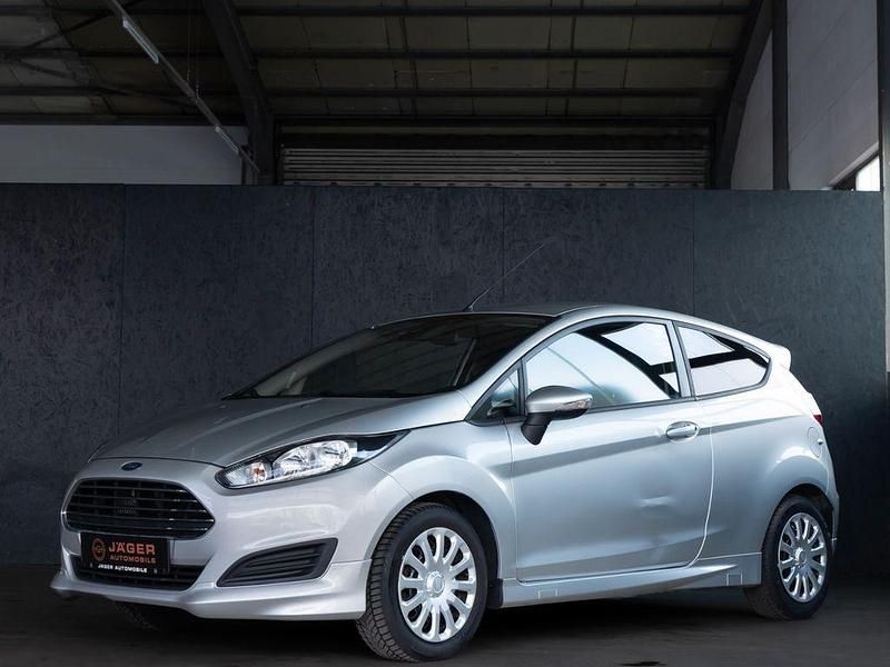 Gebraucht Ford Fiesta Trend 101 PS (74 kW) 2013 Silber Kleinwagen