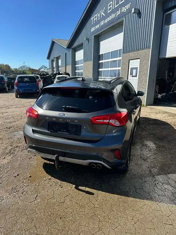 Używany Ford Focus Active 120 KM (88 kW) 2019 Szary Sedan/Limuzyna