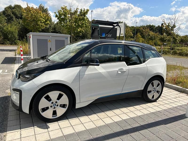 Weiß Gebraucht 2021 BMW i3 Kleinwagen | 19.300 € (Guter Preis) - Bild 1/4
