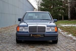 Gebraucht Mercedes E300 220 PS (161 kW) 1991 Blau Limousine