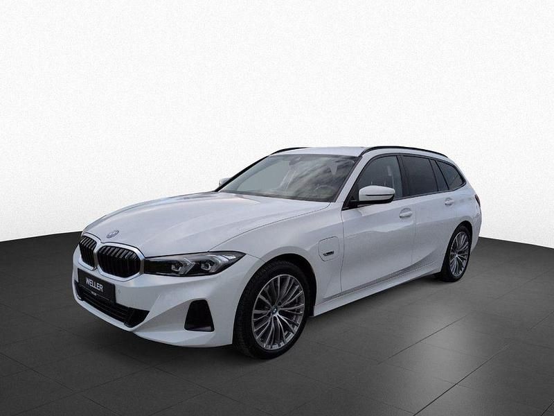 Gebraucht BMW 330e Shadowline 292 PS (214 kW) 2022 Alpinweiss iii (weiß) Kombi