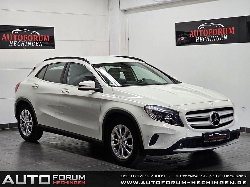 Weiß Gebraucht 2014 Mercedes GLA200 SUV | 13.990 € (Guter Preis) - Bild 1/4