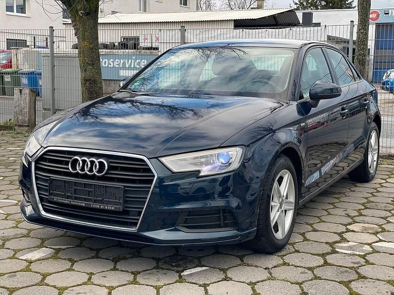 Gebraucht Audi A3 Comfort 116 PS (85 kW) 2018 Blau Limousine