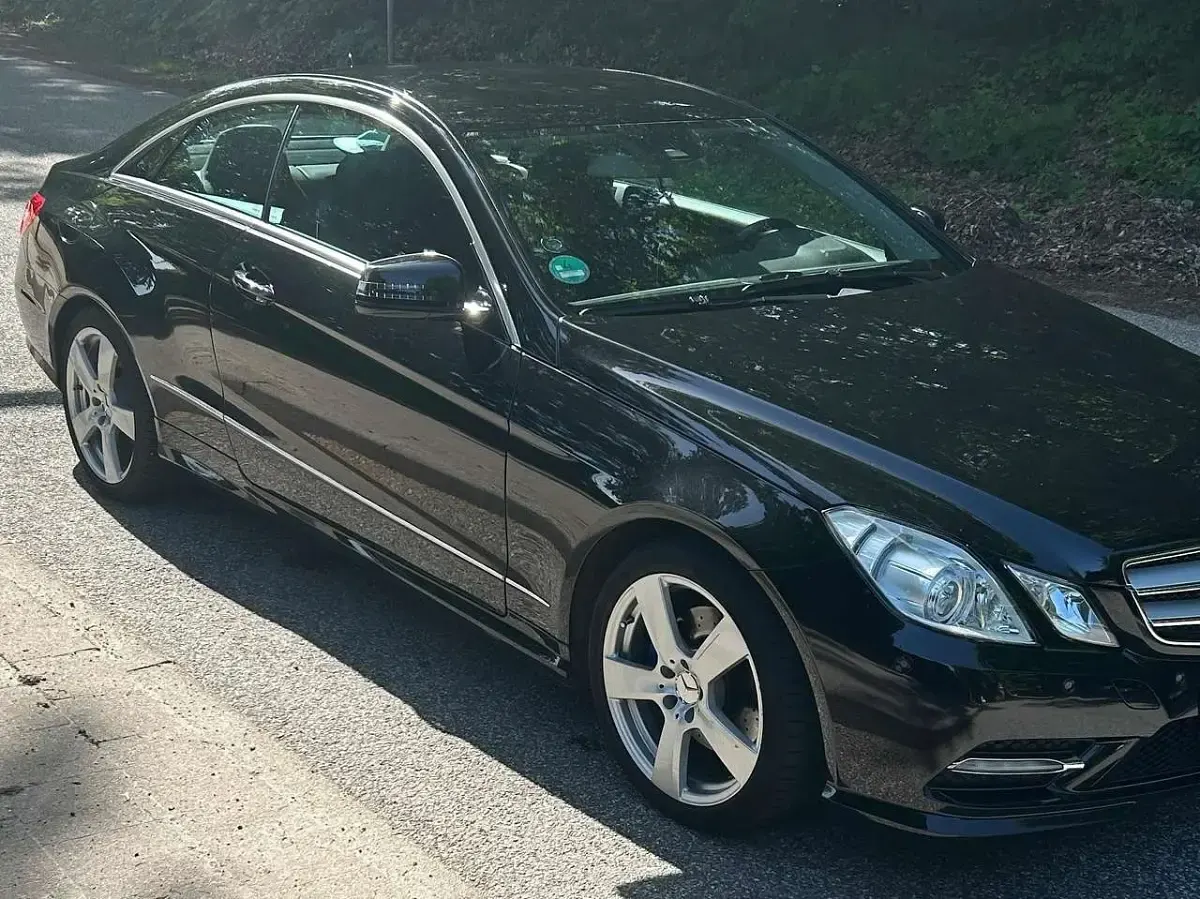 Gebraucht Mercedes E250 Elegance 204 PS (150 kW) 2012 Schwarz Coupé