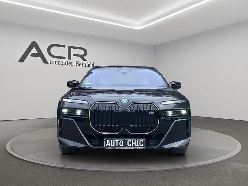 Gebraucht BMW M760e Performance 381 PS (280 kW) 2023 Schwarz Limousine