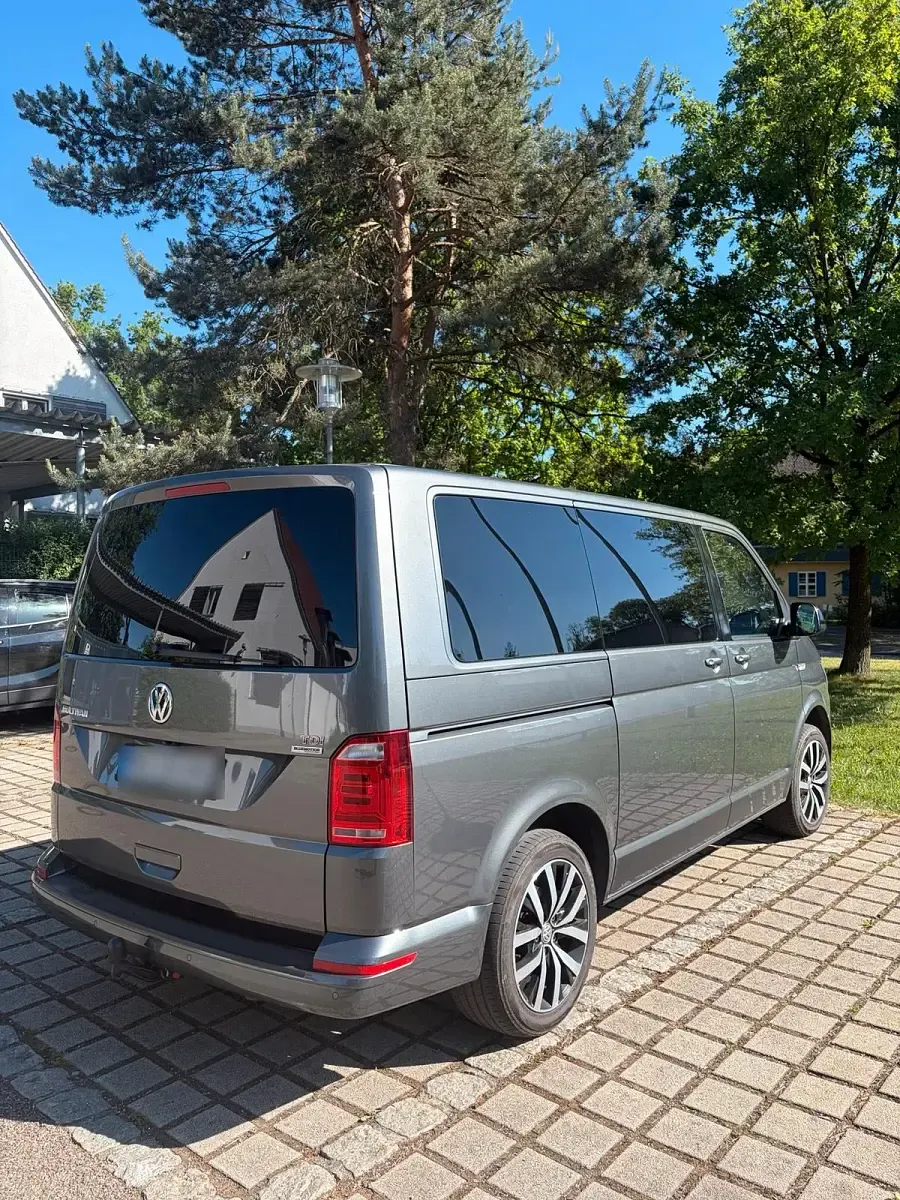 Gebraucht VW Multivan 204 PS (150 kW) 2016 Grau Van / Kleinbus