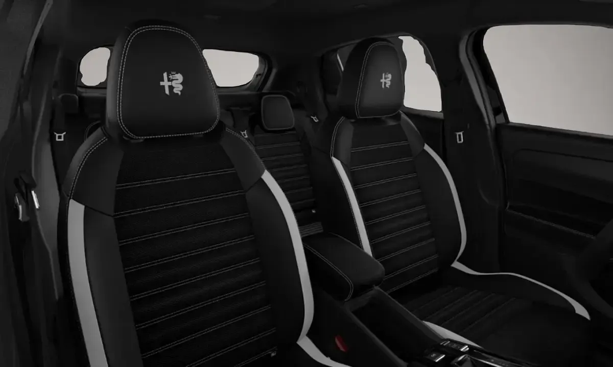 Neu Alfa Romeo Junior Edizione Speciale 145 PS (106 kW) 2026 Manufacturer SUV