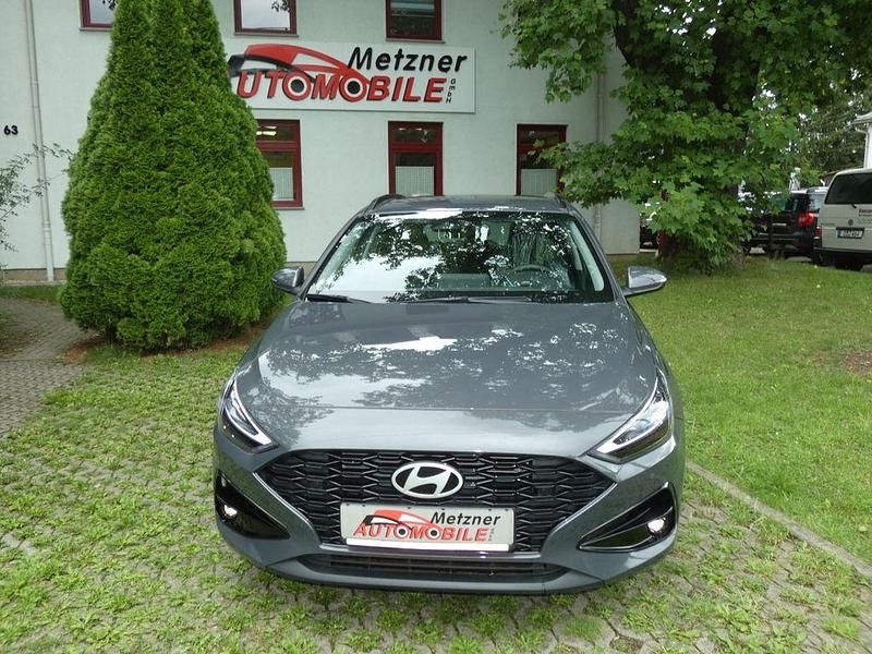 Grau Neu 2025 Hyundai i30 Limousine | 25.780 € (Fairer Preis) - Bild 1/4