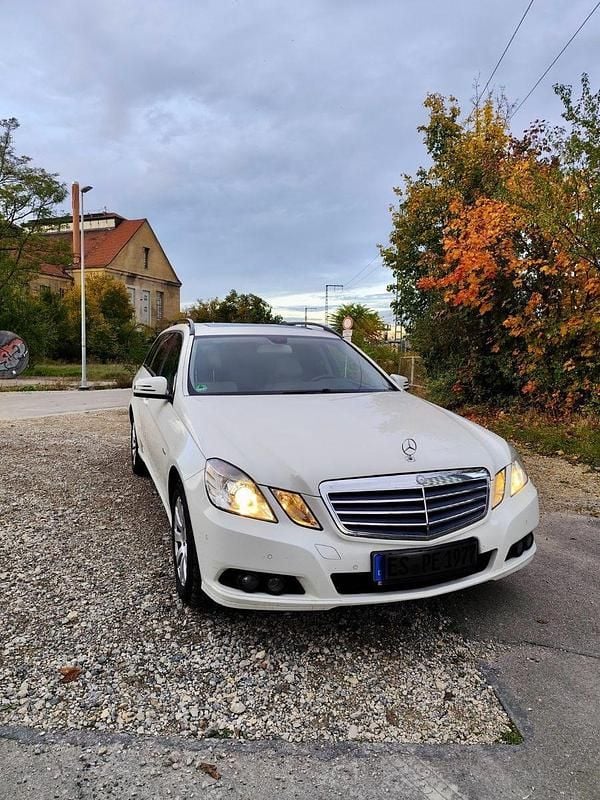 Weiß Gebraucht 2010 Mercedes E200 Kombi | 6.500 € (Superpreis) - Bild 1/4