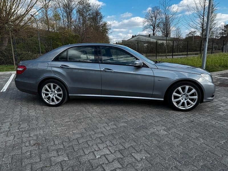 Gebraucht Mercedes E220 170 PS (125 kW) 2009 Grau Limousine