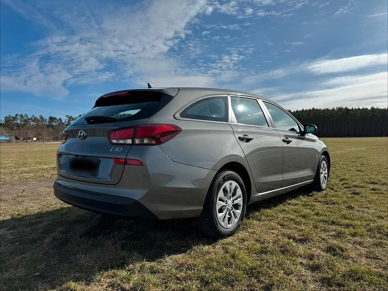 Gebraucht Hyundai i30 99 PS (72 kW) 2020 Grau Kombi
