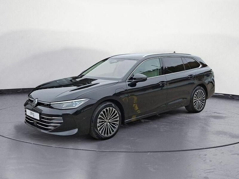 Gebraucht VW Passat Elegance 204 PS (150 kW) 2025 Grenadillschwarz metallic Kombi