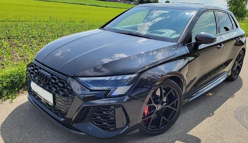 Gebraucht Audi RS3 Ambiente 400 PS (294 kW) 2022 Schwarz Limousine
