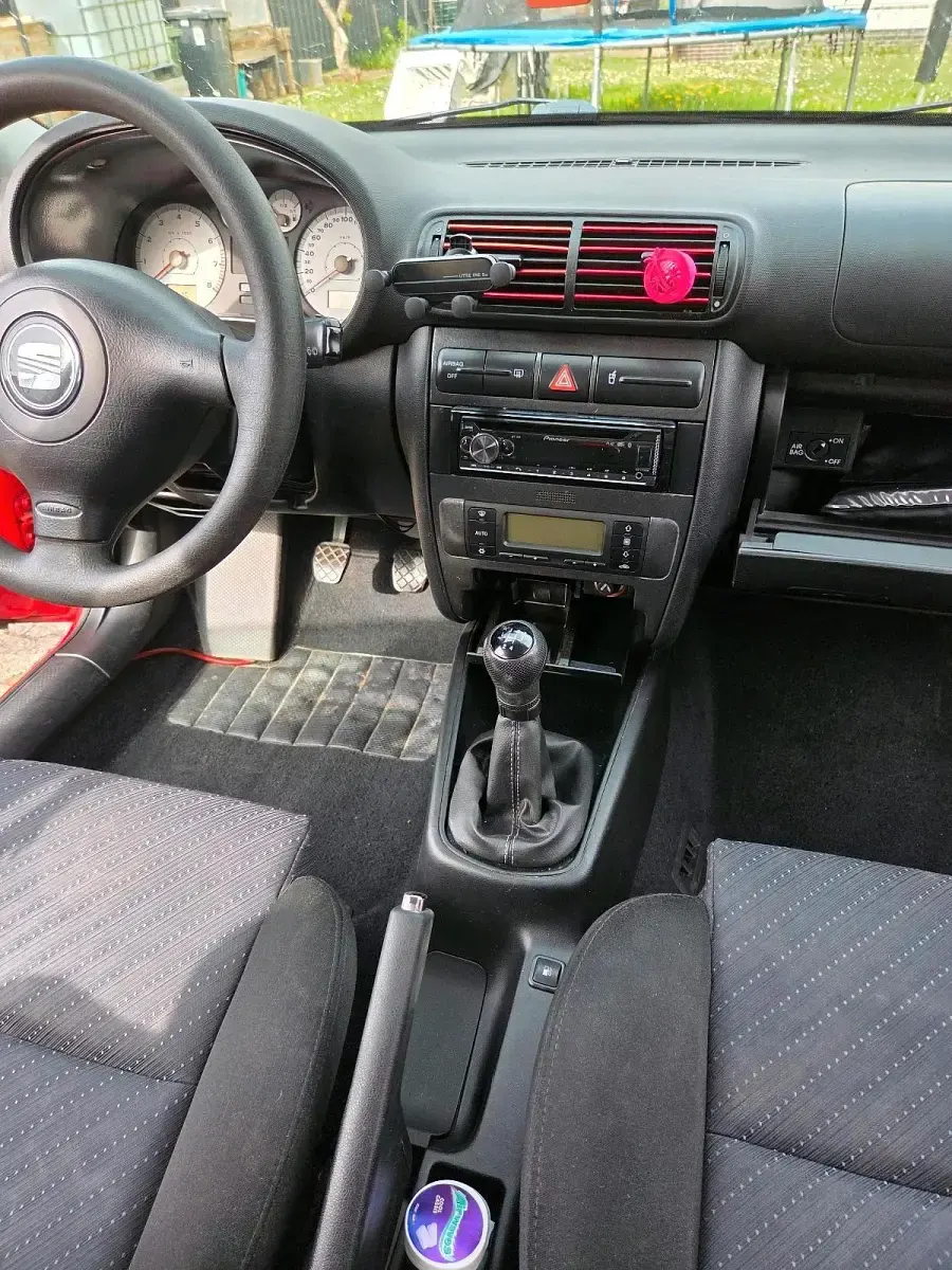Usata Seat Leon 105 CV (77 kW) 2006 Rosso Utilitaria