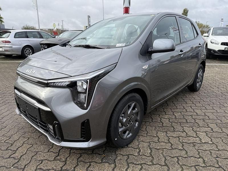 Astrograu metallic Neu 2024 Kia Picanto Vision Kleinwagen | 15.860 € (Fairer Preis) - Bild 1/4