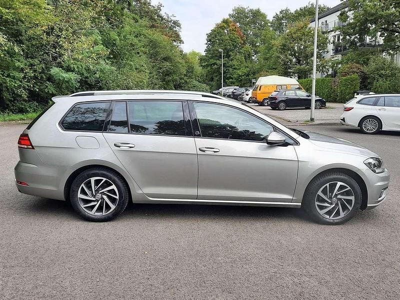 Silber Gebraucht 2017 VW Golf VII Sound Kombi | 13.900 € (Fairer Preis) - Bild 1/4