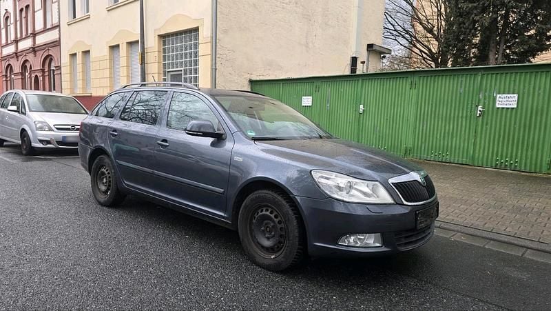 Gebraucht Skoda Octavia 140 PS (102 kW) 2012 Grau Kombi