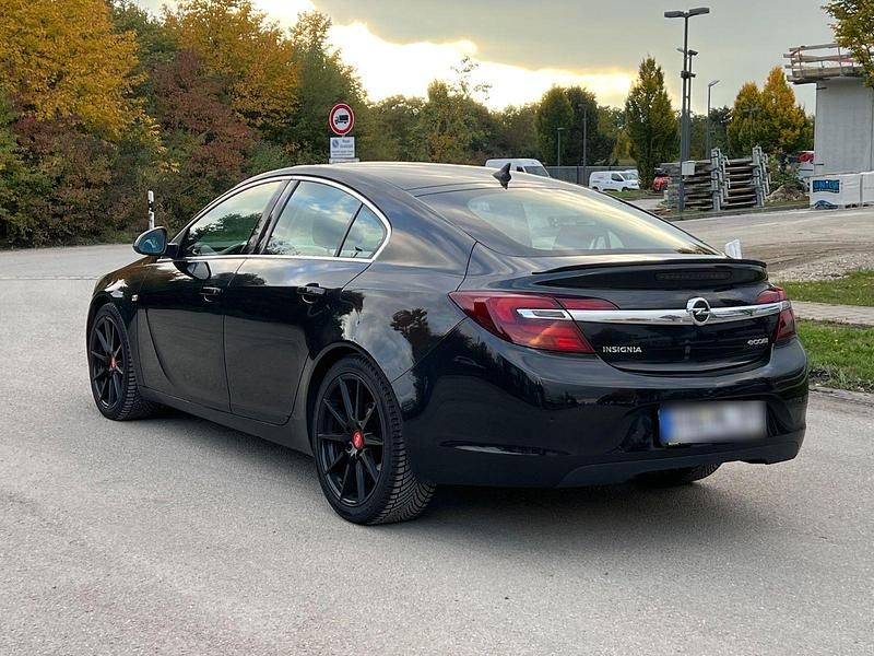 Gebraucht Opel Insignia 163 PS (119 kW) 2013 Schwarz Limousine