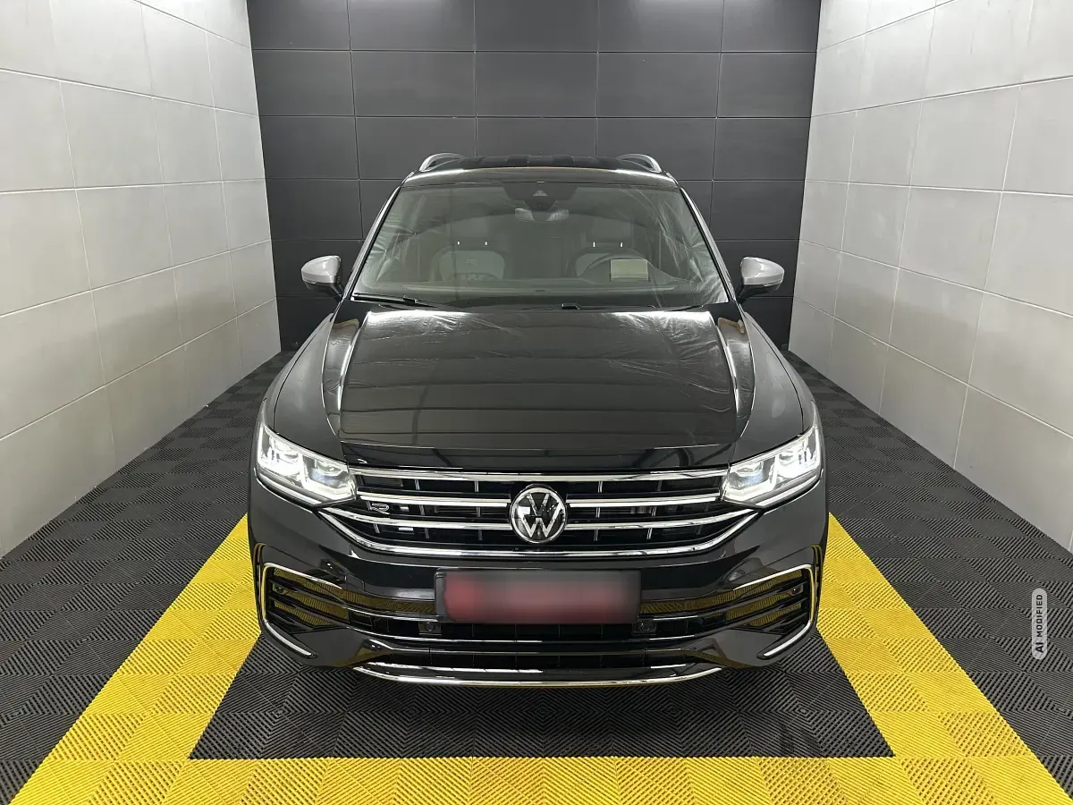 Gebraucht VW Tiguan Allspace R-line 245 PS (180 kW) 2022 Metallic SUV