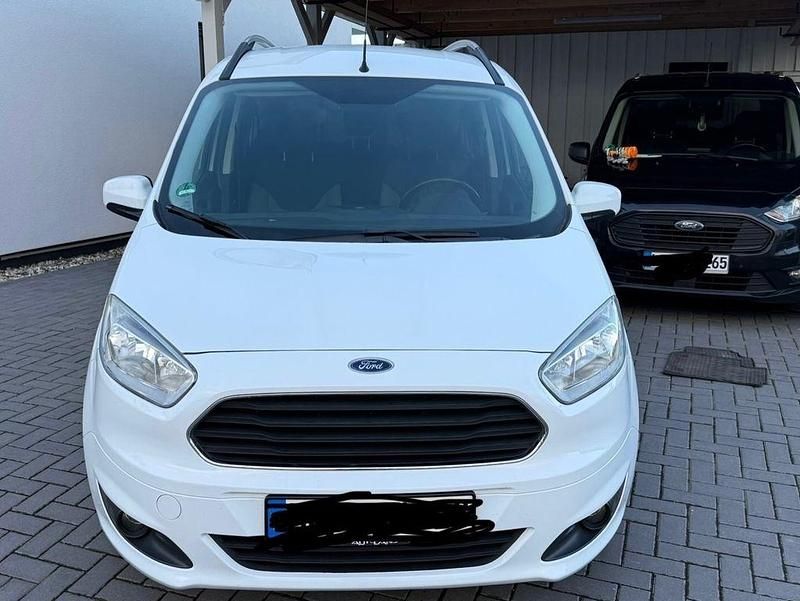 Gebraucht Ford Tourneo Courier Titanium 101 PS (74 kW) 2017 Weiß Van / Kleinbus