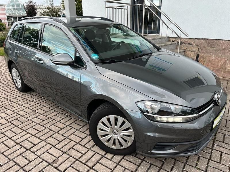 Grau Gebraucht 2017 VW Golf VII Limousine | 7.500 € (Fairer Preis) - Bild 1/4