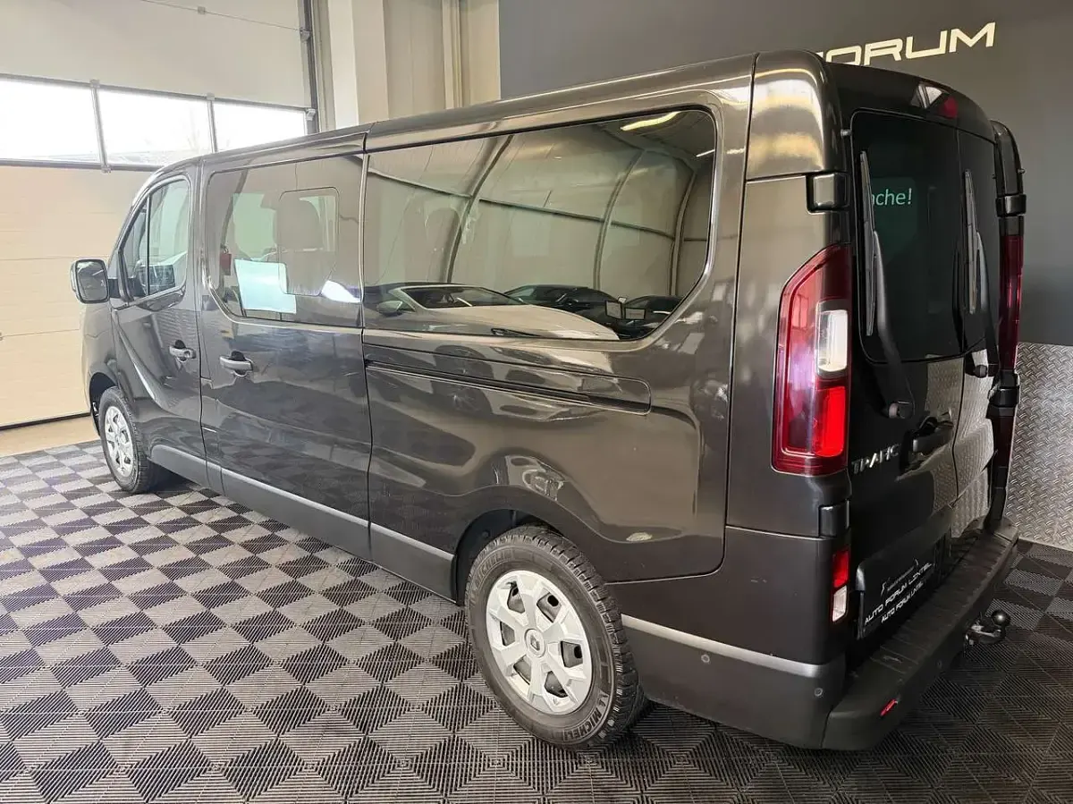 Gebraucht Renault Trafic Life 150 PS (110 kW) 2022 Schwarz midnight Van / Kleinbus