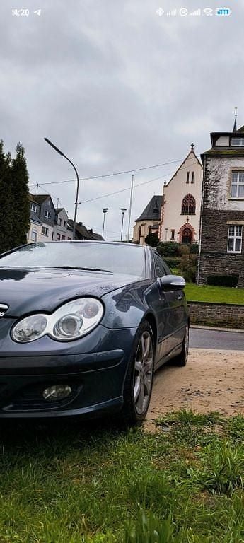 Grau Gebraucht 2005 Mercedes C200 Classic Coupé | 1.500 € (Guter Preis) - Bild 1/4