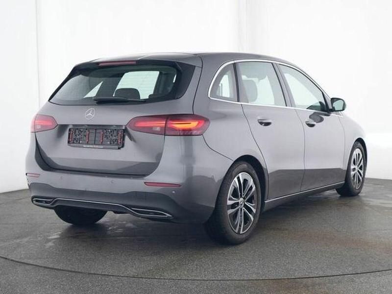 Gebraucht Mercedes 200 150 PS (110 kW) 2025 lack mountaingrau (metallic) Limousine