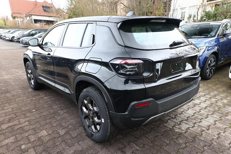Neu Jeep Avenger Longitude 110 PS (80 kW) 2025 Volcano black SUV
