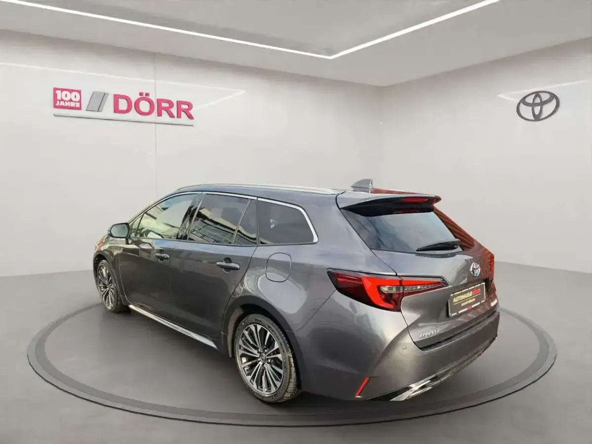 Neu Toyota Corolla Team 140 PS (102 kW) 2025 Grau metallic Kombi