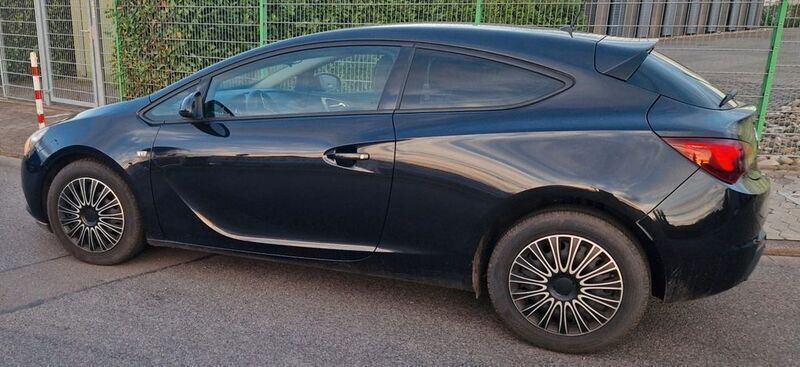 Schwarz Gebraucht 2012 Opel Astra GTC Edition Limousine | 5.990 € (Fairer Preis) - Bild 1/4