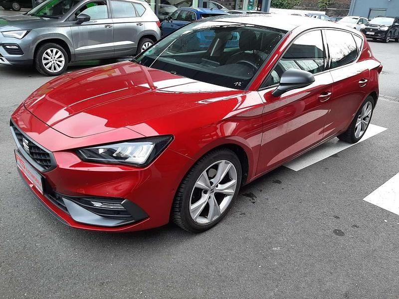 Rot Gebraucht 2022 Seat Leon FR Kleinwagen | 22.880 € (Fairer Preis) - Bild 1/4