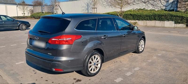 Gebraucht Ford Focus Cool & Connect 125 PS (91 kW) 2018 Grau Kombi