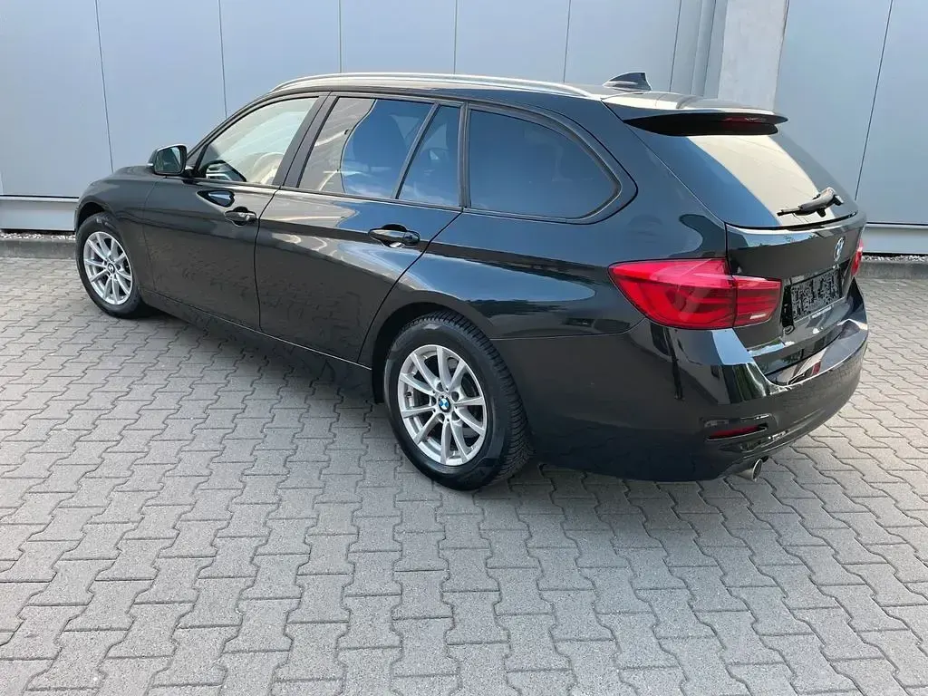 Gebraucht BMW 318 150 PS (110 kW) 2016 Black sapphire metallic Kombi