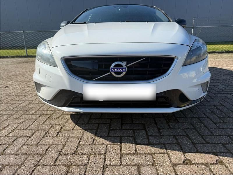 Gebraucht Volvo V40 R-Design 200 PS (147 kW) 2015 Weiß Limousine