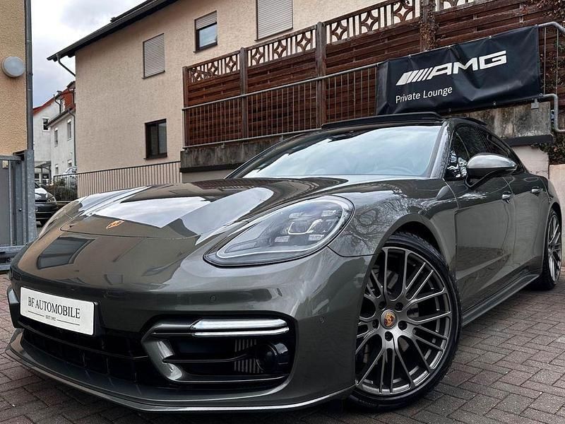 Gebraucht Porsche Panamera 4S Sport 441 PS (324 kW) 2023 Sonderlackierung aventuringrün Limousine