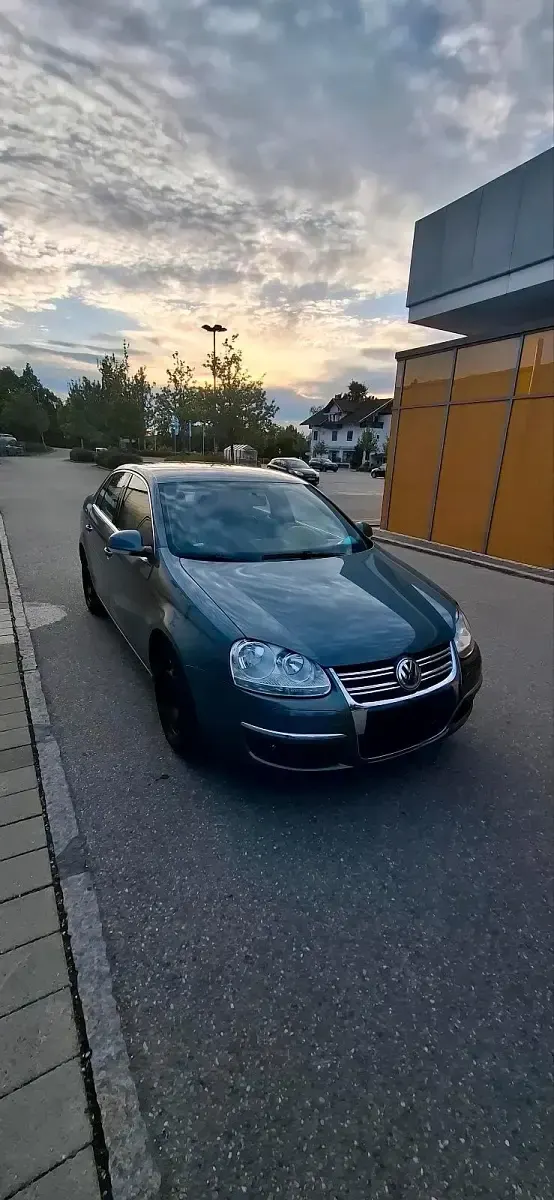 Gebraucht VW Jetta 102 PS (75 kW) 2006 Grün Limousine