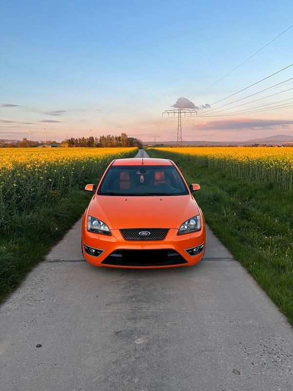 Orange Gebraucht 2006 Ford Focus ST Limousine | 8.500 € (Teuer) - Bild 1/4