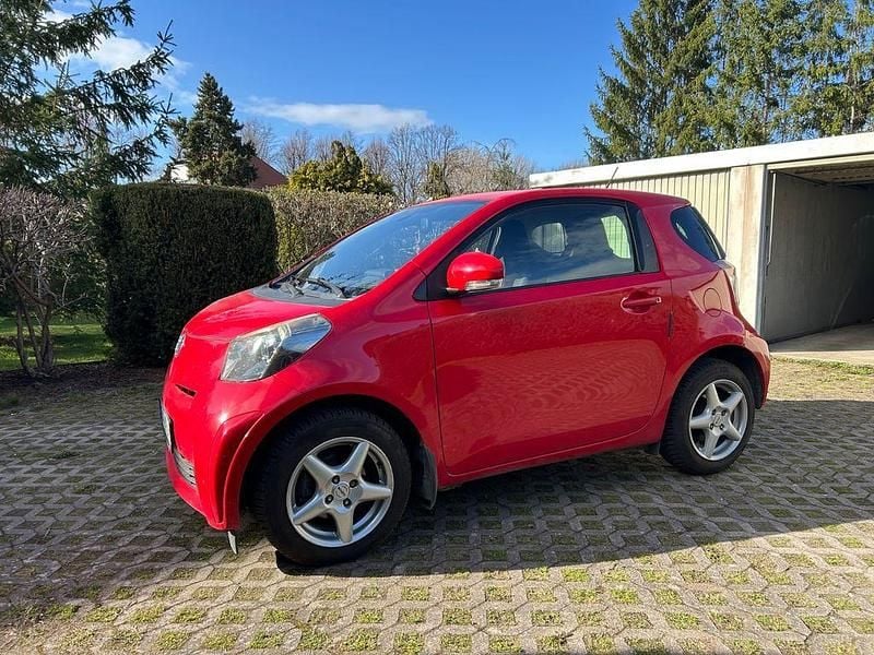 Gebraucht Toyota iQ 68 PS (50 kW) 2009 Rot Kleinwagen
