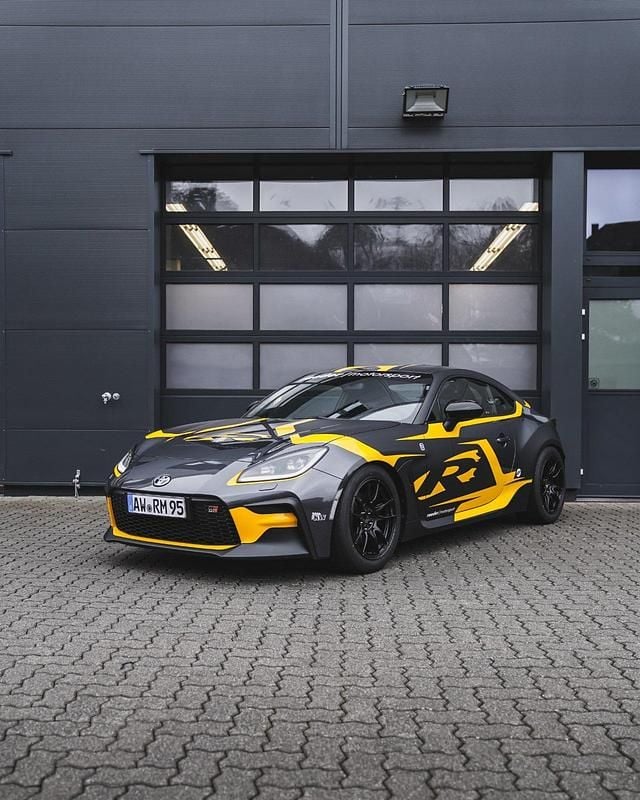 Grau Gebraucht 2023 Toyota GR86 Coupé | 53.900 € - Bild 1/4