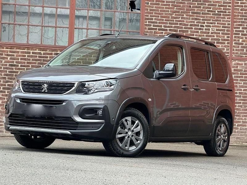 Grau Gebraucht 2023 Peugeot Rifter Allure Van / Kleinbus | 19.991 € (Guter Preis) - Bild 1/4