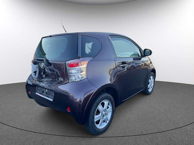 Gebraucht Toyota iQ 68 PS (50 kW) 2009 Deep amethyst mica metallic Kleinwagen
